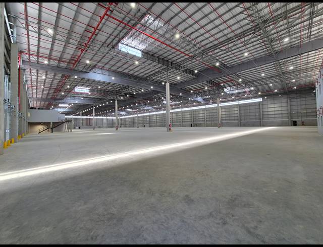18,756M² WAREHOUSE TO LET IN LONGLAKE